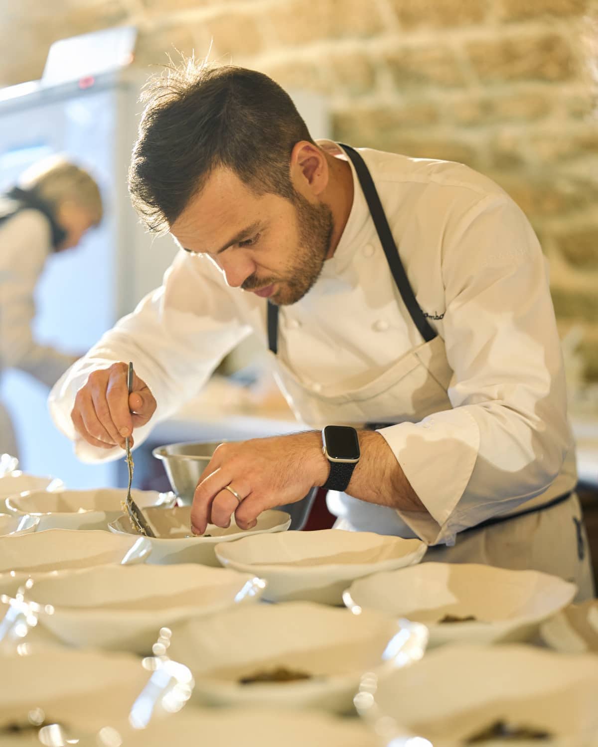 Le chef Grégory Garimbay en cuisine Le chef Grégory Garimbay en cuisine
